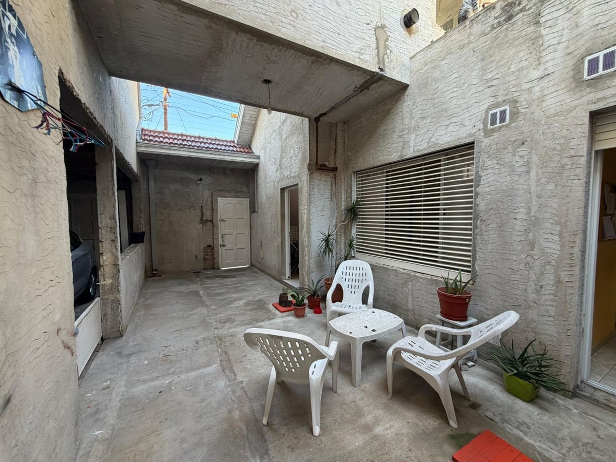Foto 8 — VENTA CASA 5 AMB CON COCHERA Y PATIO BERNAL