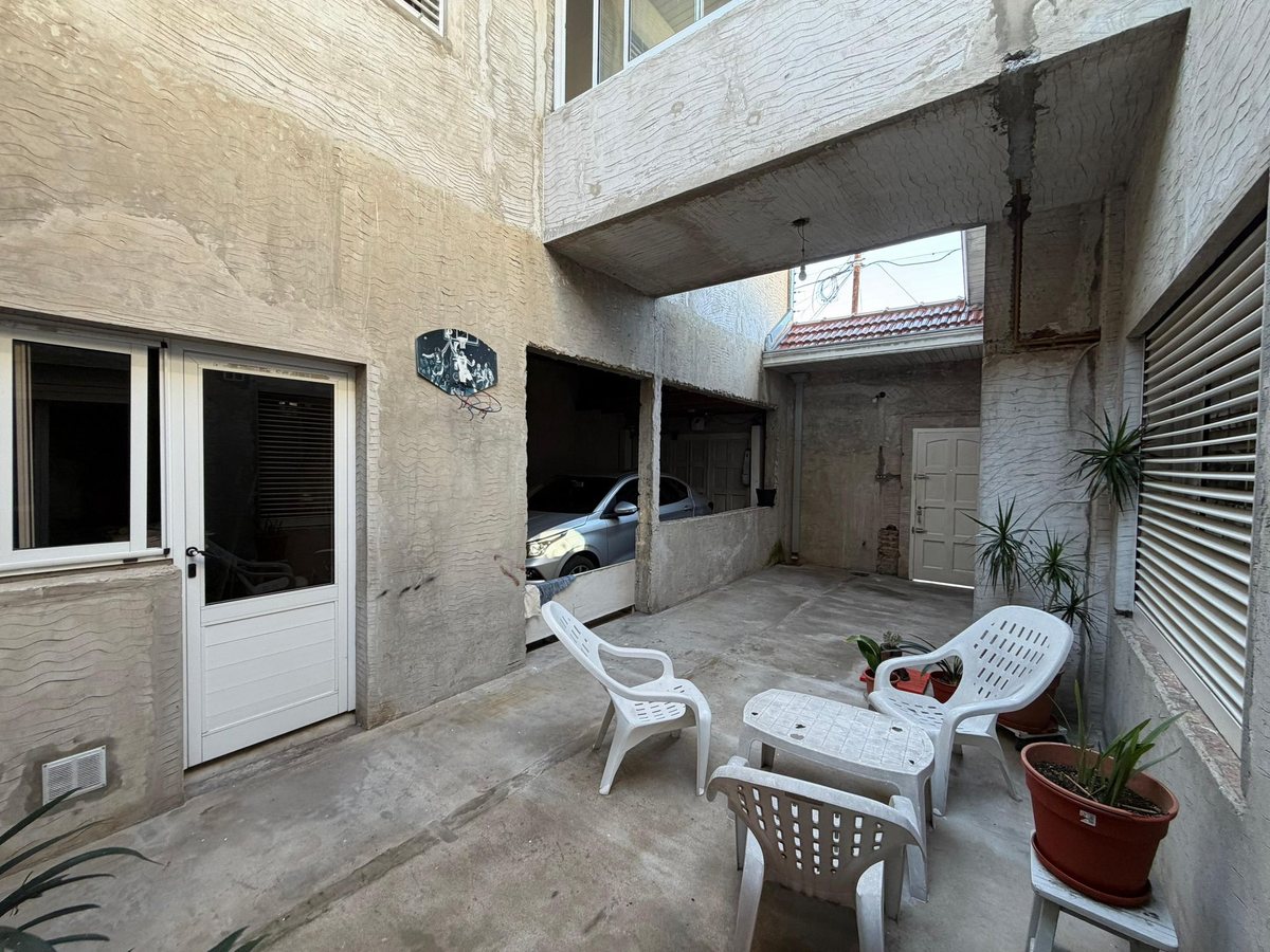 Foto 7 — VENTA CASA 5 AMB CON COCHERA Y PATIO BERNAL