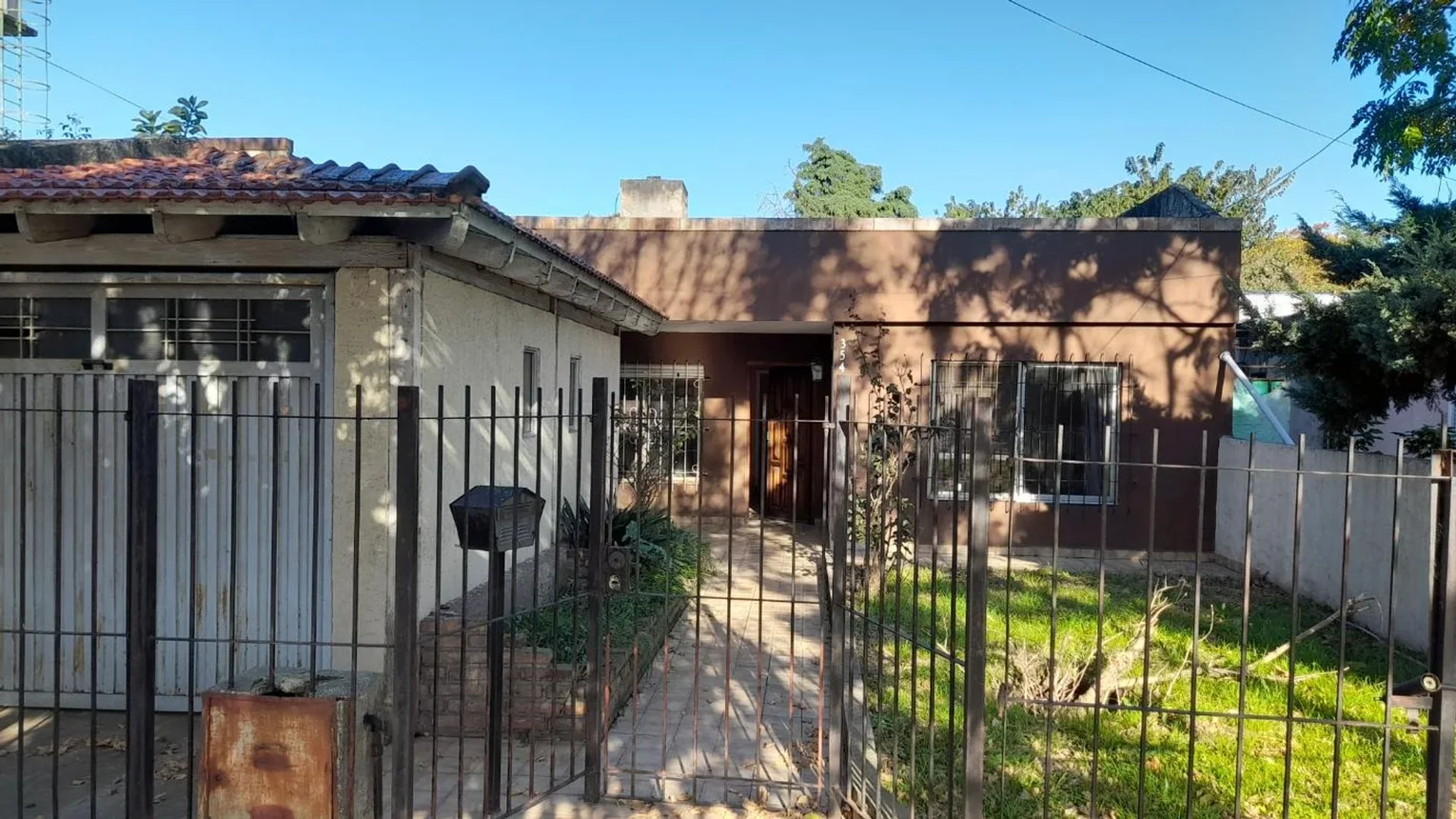 Casa de 3 ambientes en venta en Rafael Calzada, Presidente Arturo Illia 3500