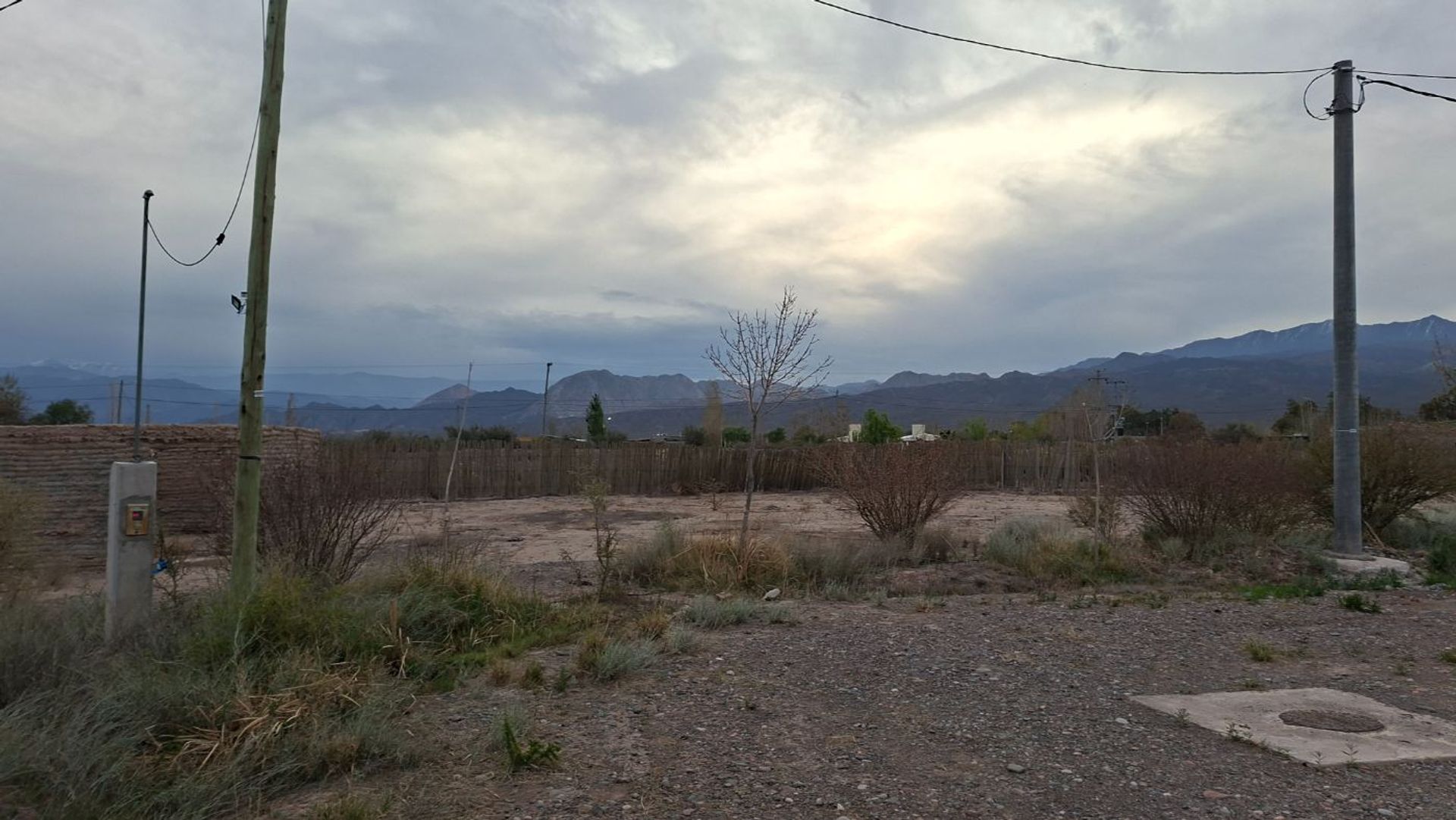 Terreno en Hermogenes Ruiz y Calle Las Moras 0