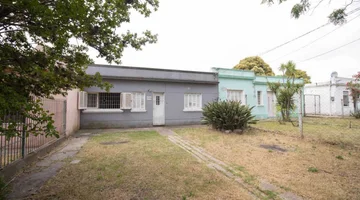 CASA EN VENTA PEÑAROL 2 dormitorios y galpón