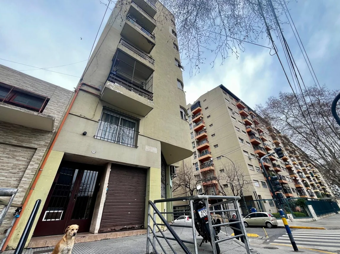 Departamento de 3 ambientes en venta en La Boca, Avenida Almirante Brown 700