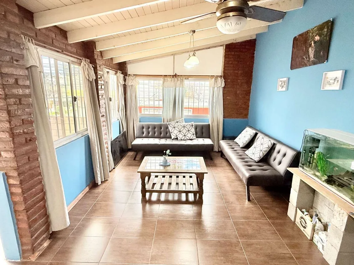 Casa de 5 ambientes en venta en Caseros, Ministro Francisco Cocchiararo 5300
