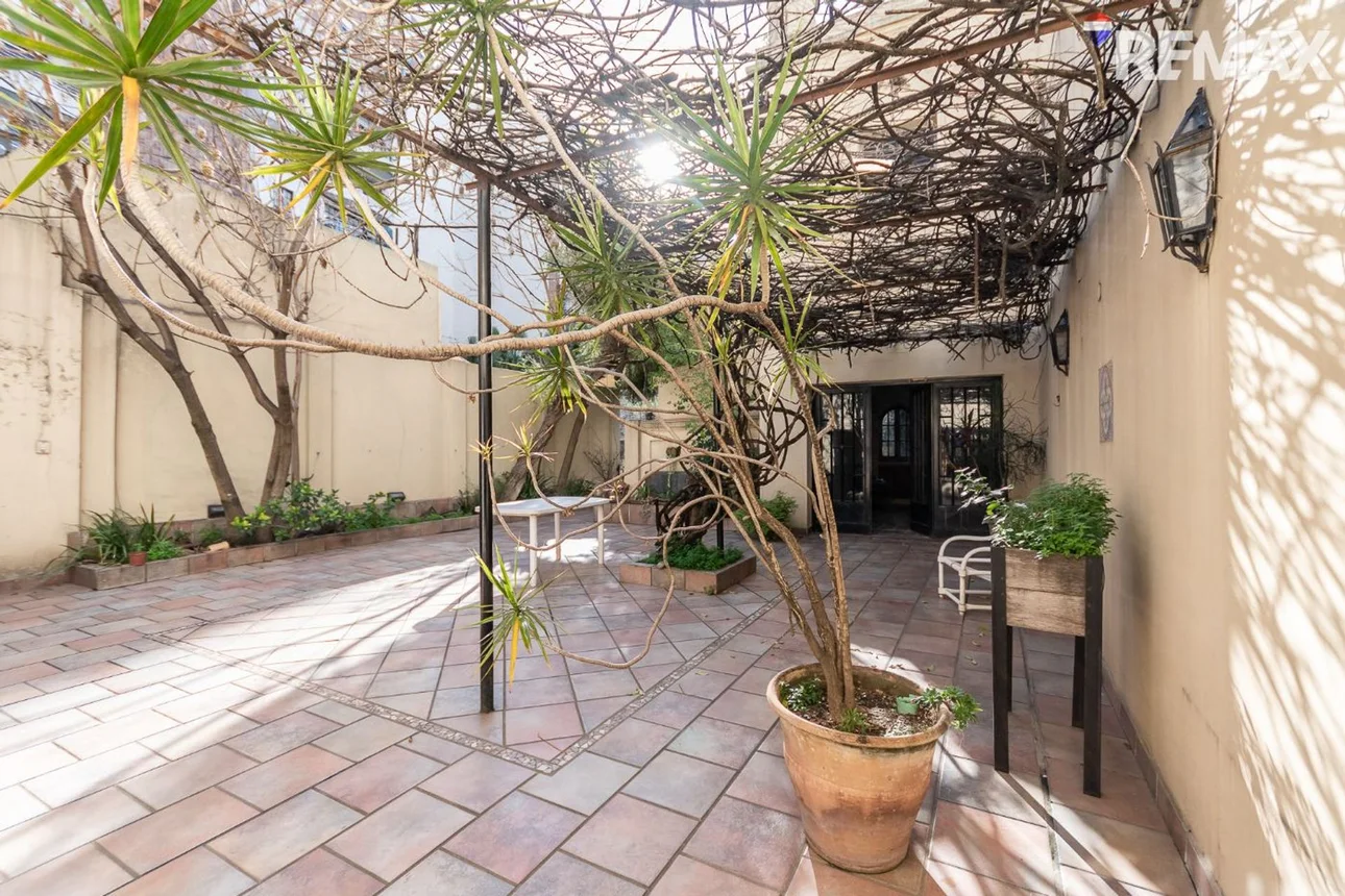 Venta chalet, 8 amb, 5 cocheras, quincho, pileta, foto 2