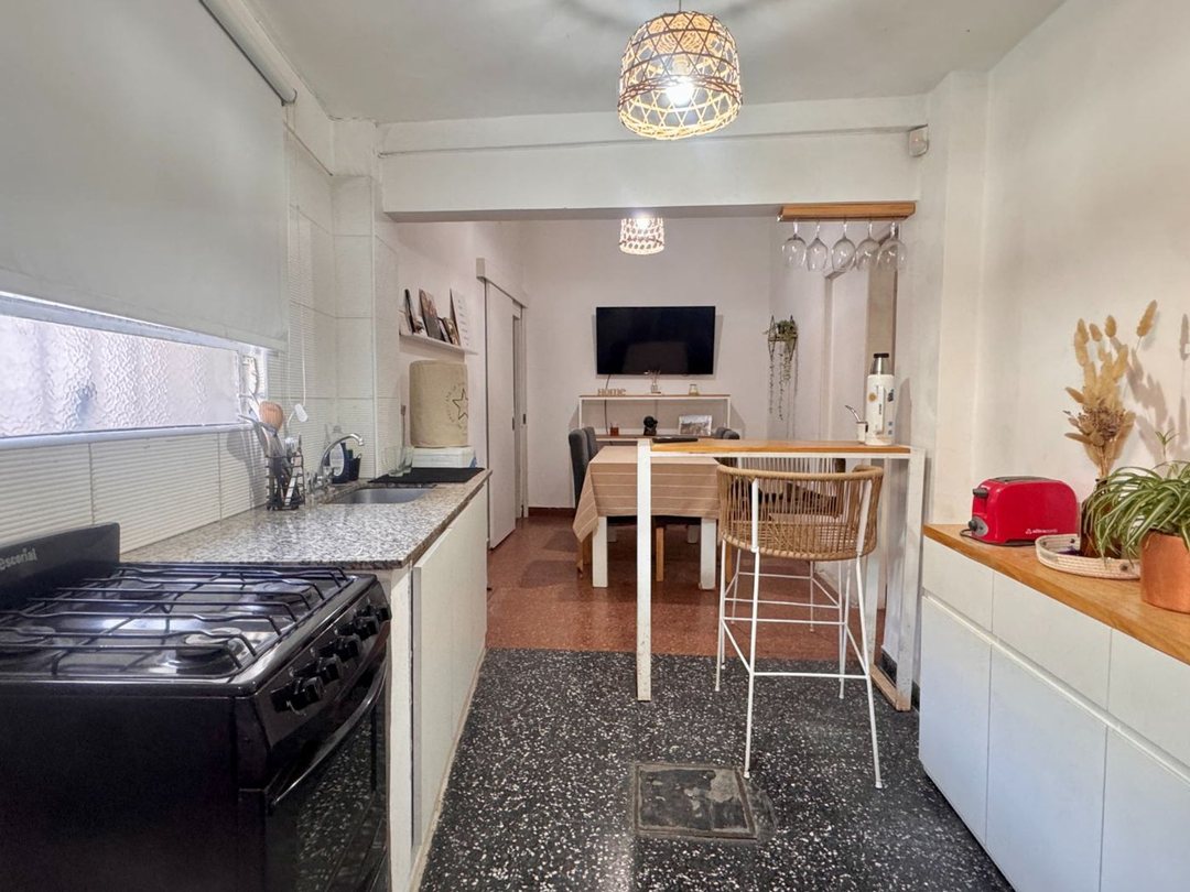 3 ambiemtes con patio y cocheras CASTELAR NORTE