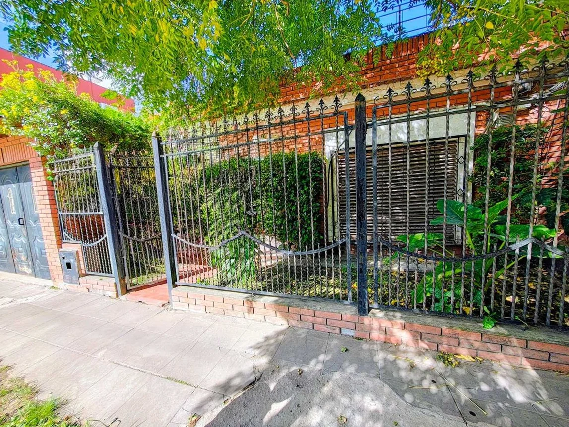 Casa en venta en Villa Luzuriaga, foto 2