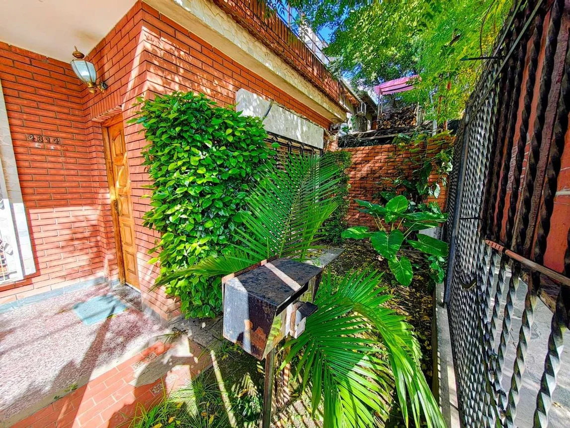 Casa en venta en Villa Luzuriaga, foto 3