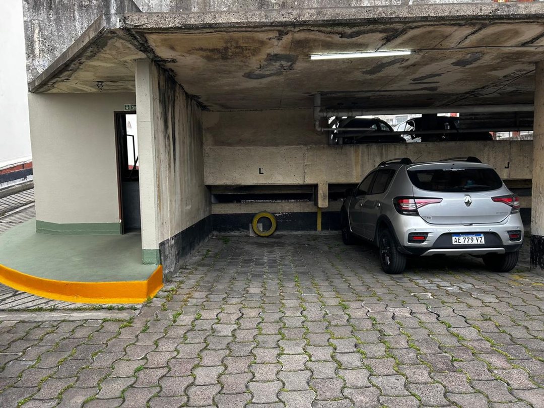 COCHERA EN VENTA EN ALMAGRO EN EDIF. DE COCHERAS