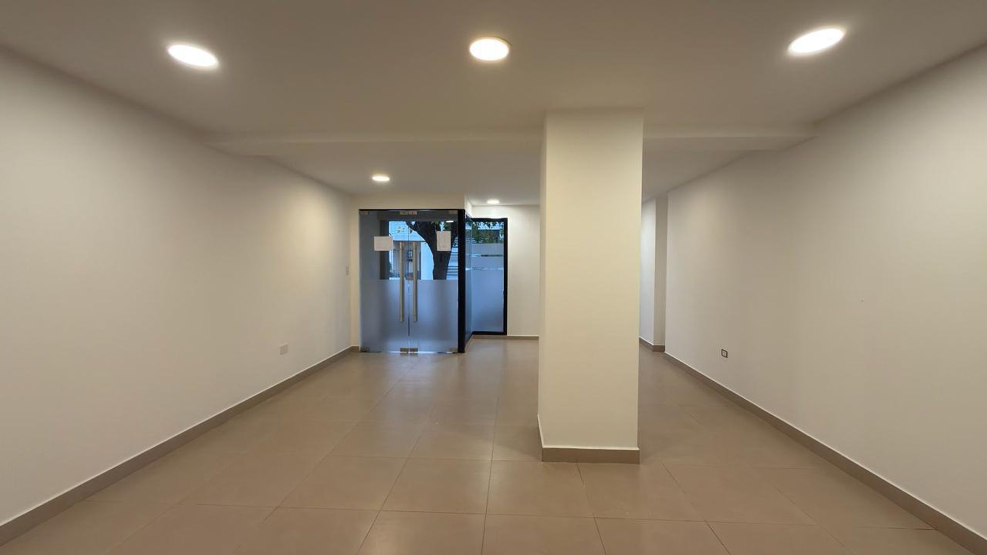 LOCAL COMERCIAL VENTA 50 MT2 VICENTE LOPEZ 1400 - foto 3