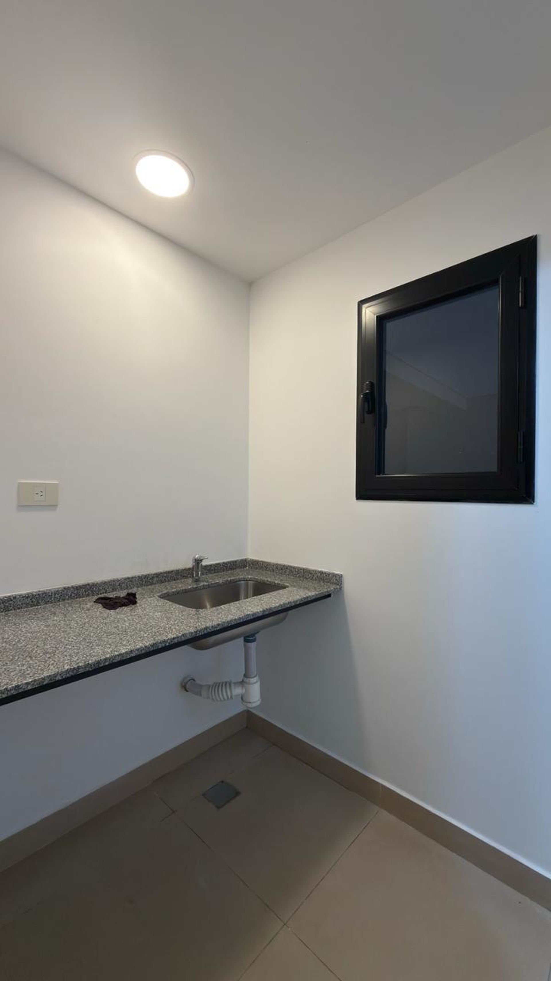 LOCAL COMERCIAL VENTA 50 MT2 VICENTE LOPEZ 1400 - foto 8