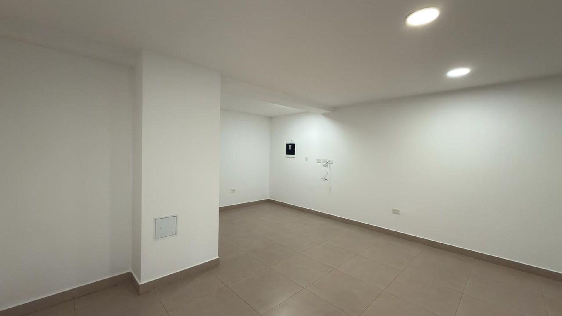 LOCAL COMERCIAL VENTA 50 MT2 VICENTE LOPEZ 1400 - foto 2