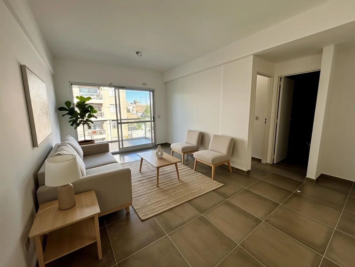 Departamento de 2 ambientes en venta en Adrogué, General Roca 400