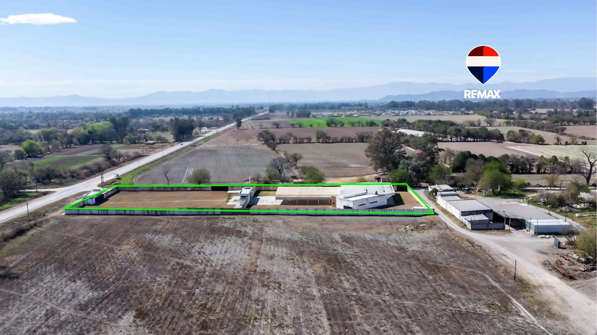 LOCAL COMERCIAL MAS TERRENO VENTA CAMINO COLON - foto 1