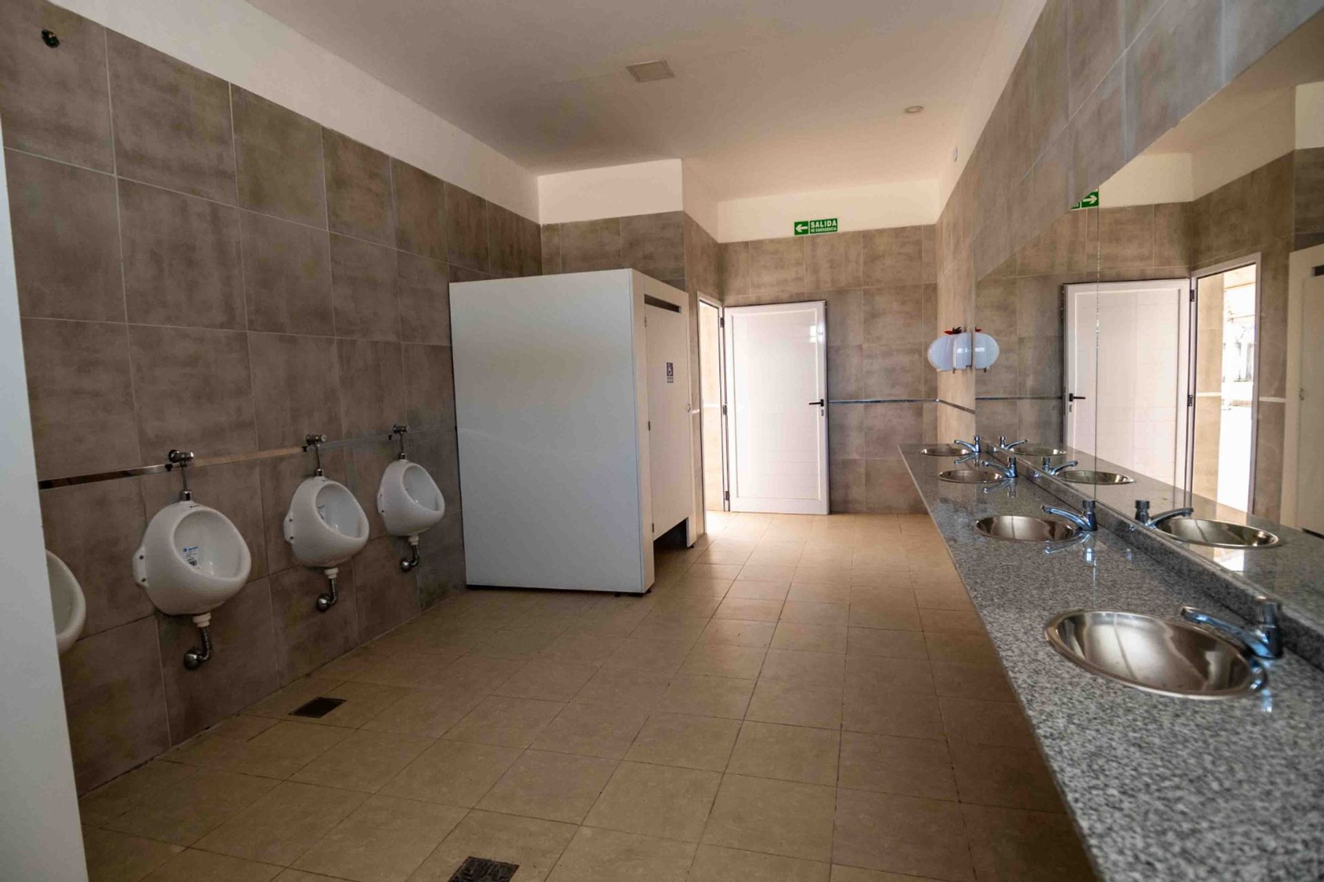 LOCAL COMERCIAL MAS TERRENO VENTA CAMINO COLON - foto 9