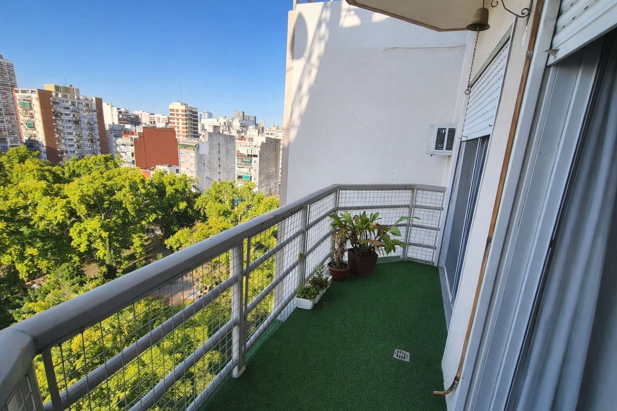 Foto 6 — VENTA DEPTO 2 AMB. BALVANERA CON 2 COCHERAS A/CRED