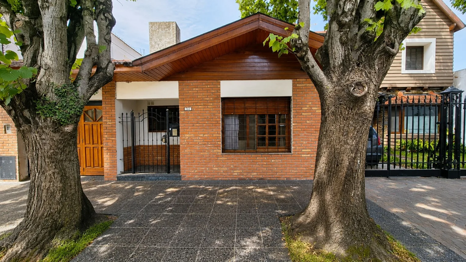 Casa en venta en Quilmes, foto 2