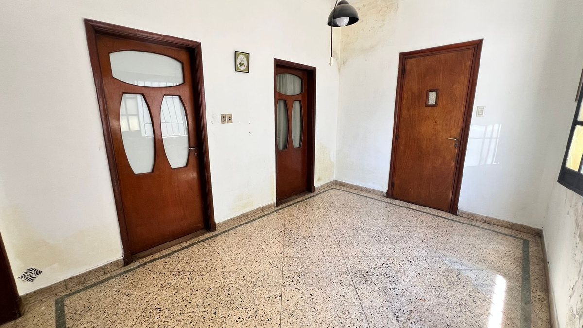 Foto 5 — GRAN LOTE CON CASA 4 AMBIENTES MONTE GRANDE CENTRO