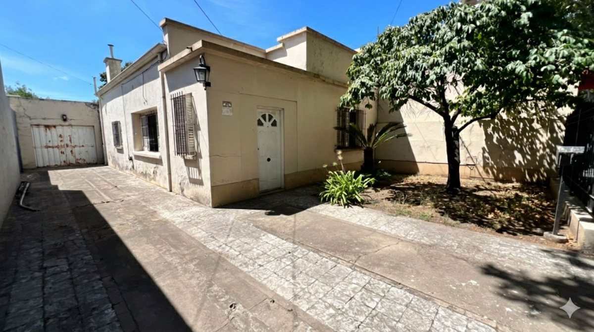 Foto 3 — GRAN LOTE CON CASA 4 AMBIENTES MONTE GRANDE CENTRO