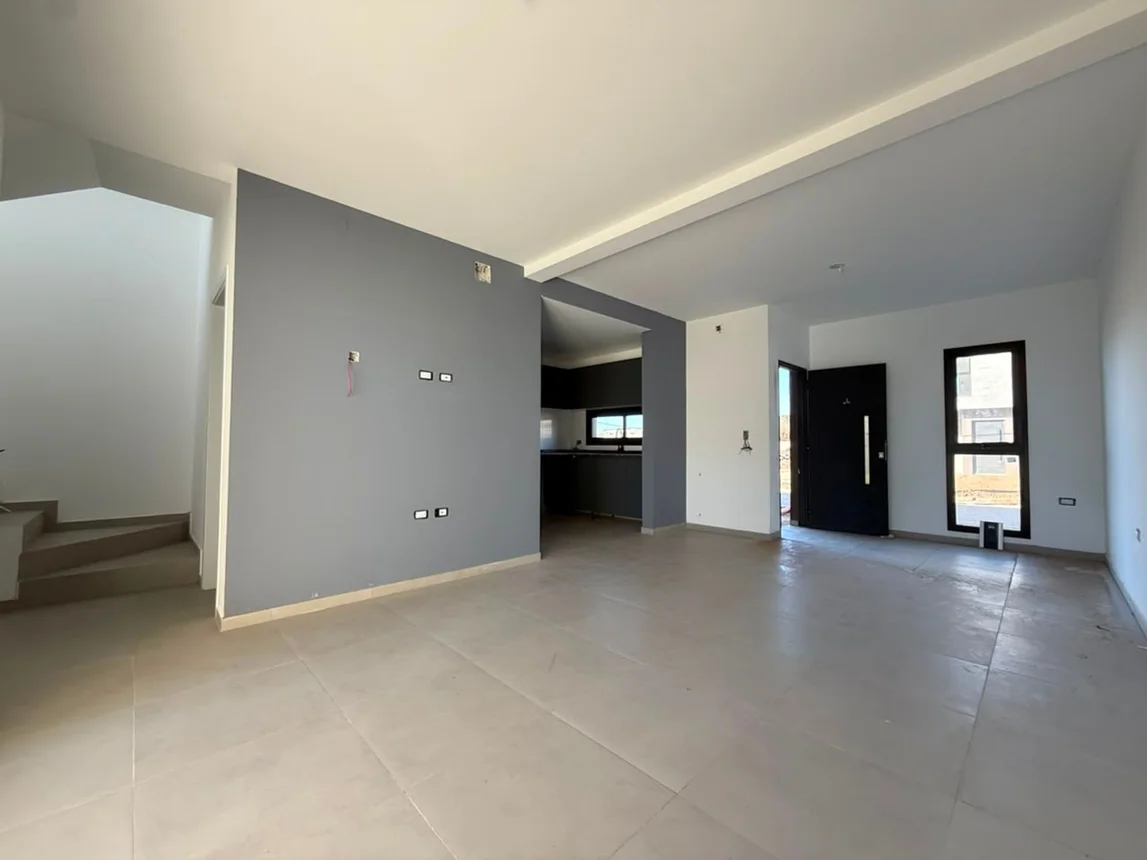 Venta duplex 2 dormitorios housing zona sur, foto 2