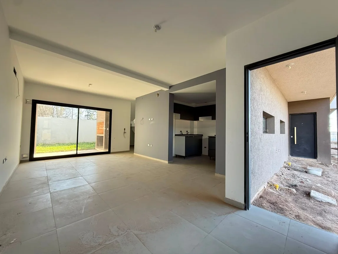 Venta duplex 2 dormitorios housing zona sur, foto 1