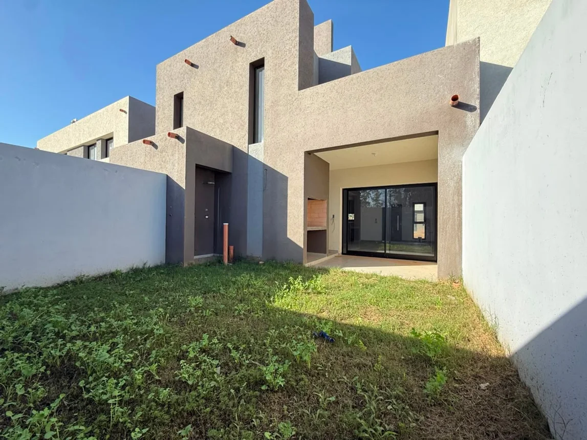 Venta duplex 2 dormitorios housing zona sur, foto 5