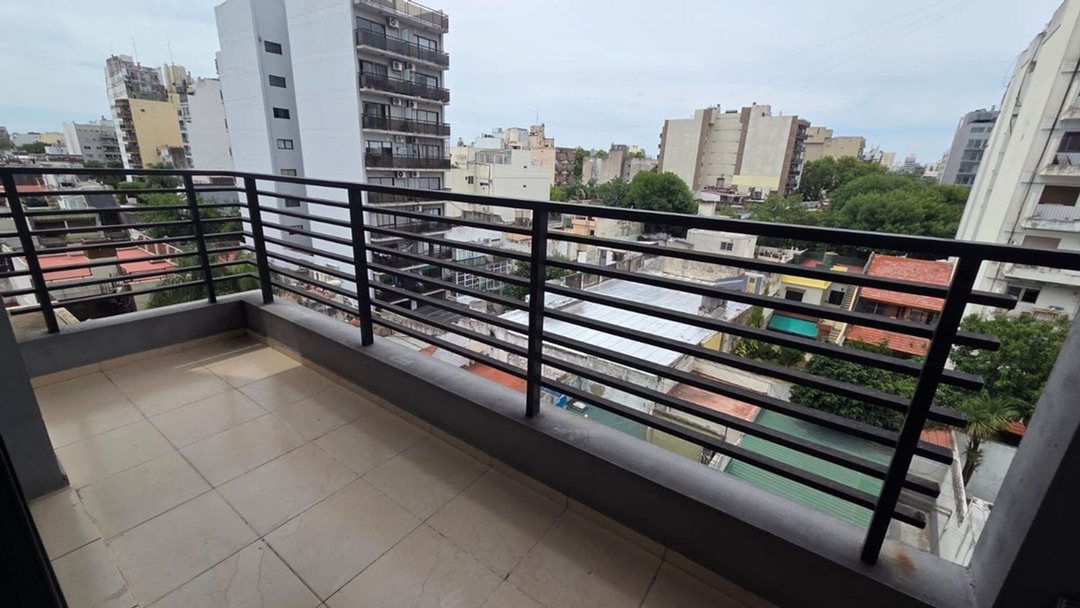 ALQUILER MONOAMBIENTE CON BALCON FLORESTA
