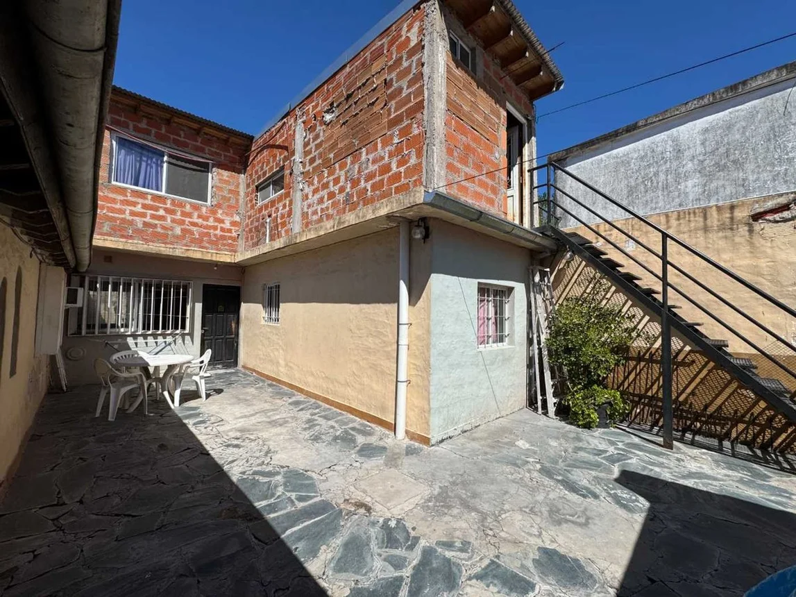 PH de 7 ambientes en venta en Ituzaingó, Henri Dunant 1400