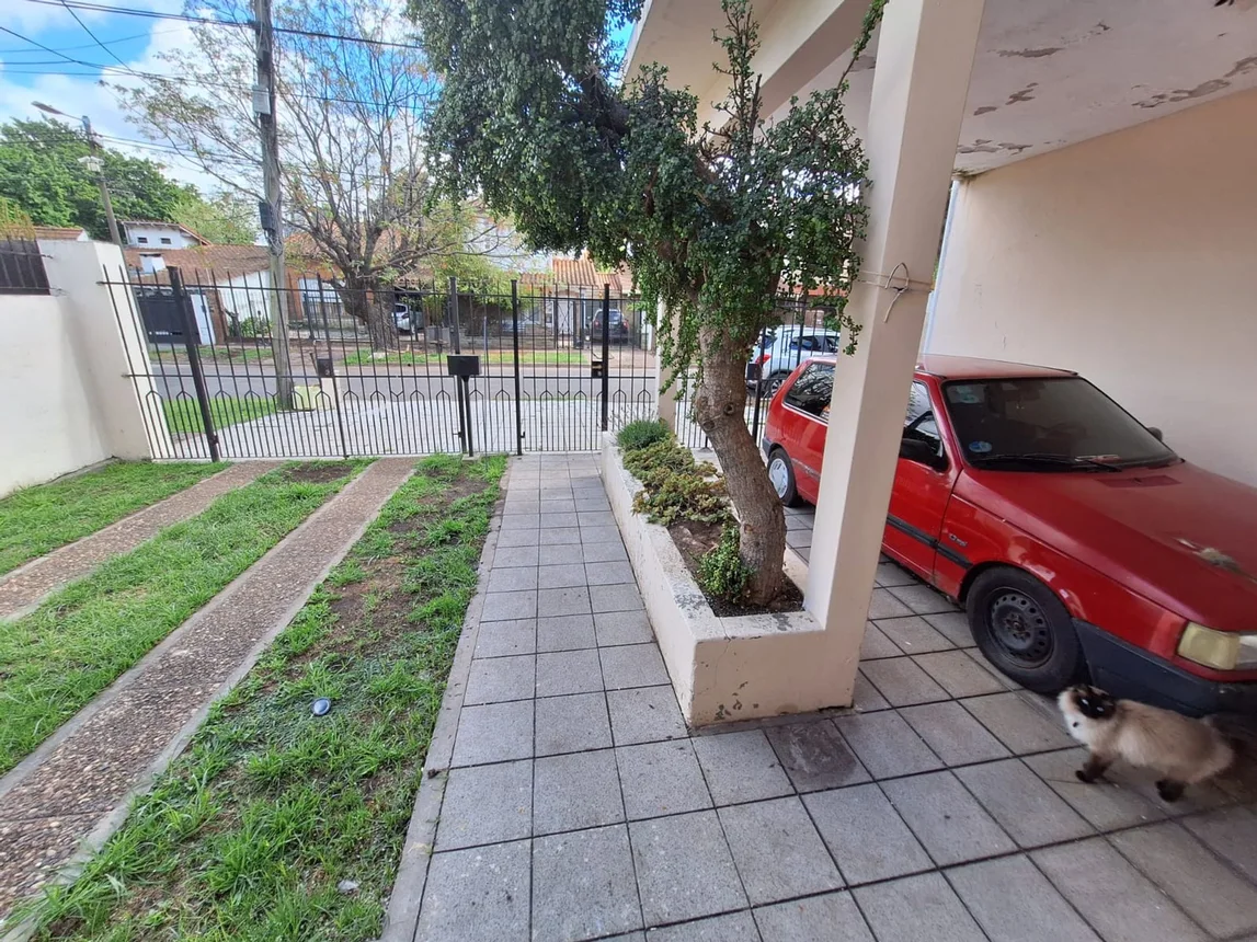 Casa de 4 ambientes en venta en Adrogué, Conscripto Bernardi 1800, foto 3