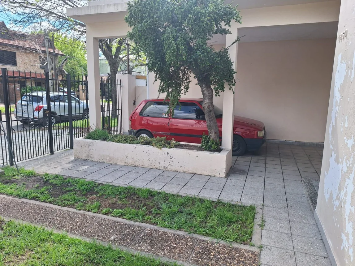 Casa de 4 ambientes en venta en Adrogué, Conscripto Bernardi 1800, foto 2