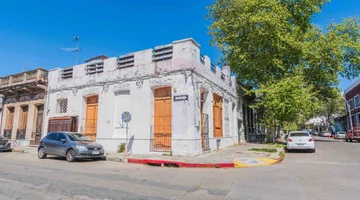 VENTA-gran esquina potencial para reciclaje-AGUADA