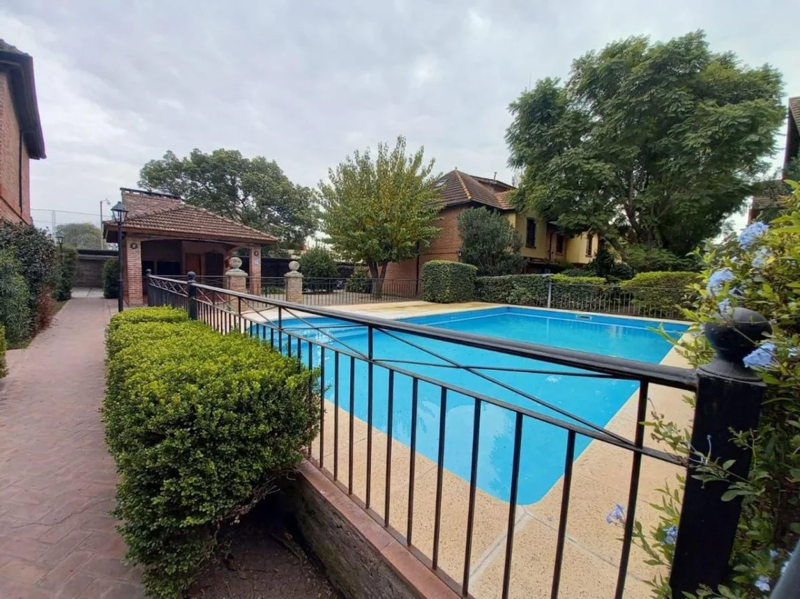 Casa tríplex de 4 ambientes en venta en San Miguel, Güemes 600