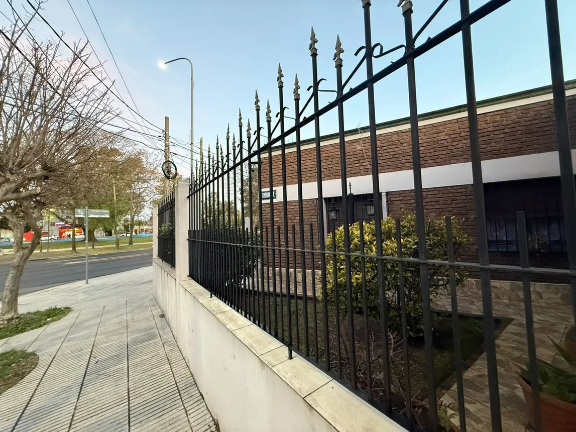 Casa de 5 ambientes en venta en Villa Tesei, Avenida Gobernador Vergara 1300, foto 2