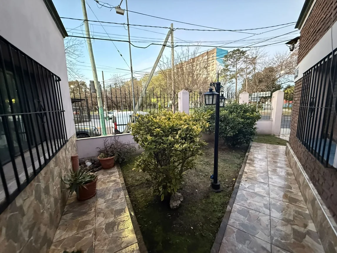 Casa de 5 ambientes en venta en Villa Tesei, Avenida Gobernador Vergara 1300, foto 4