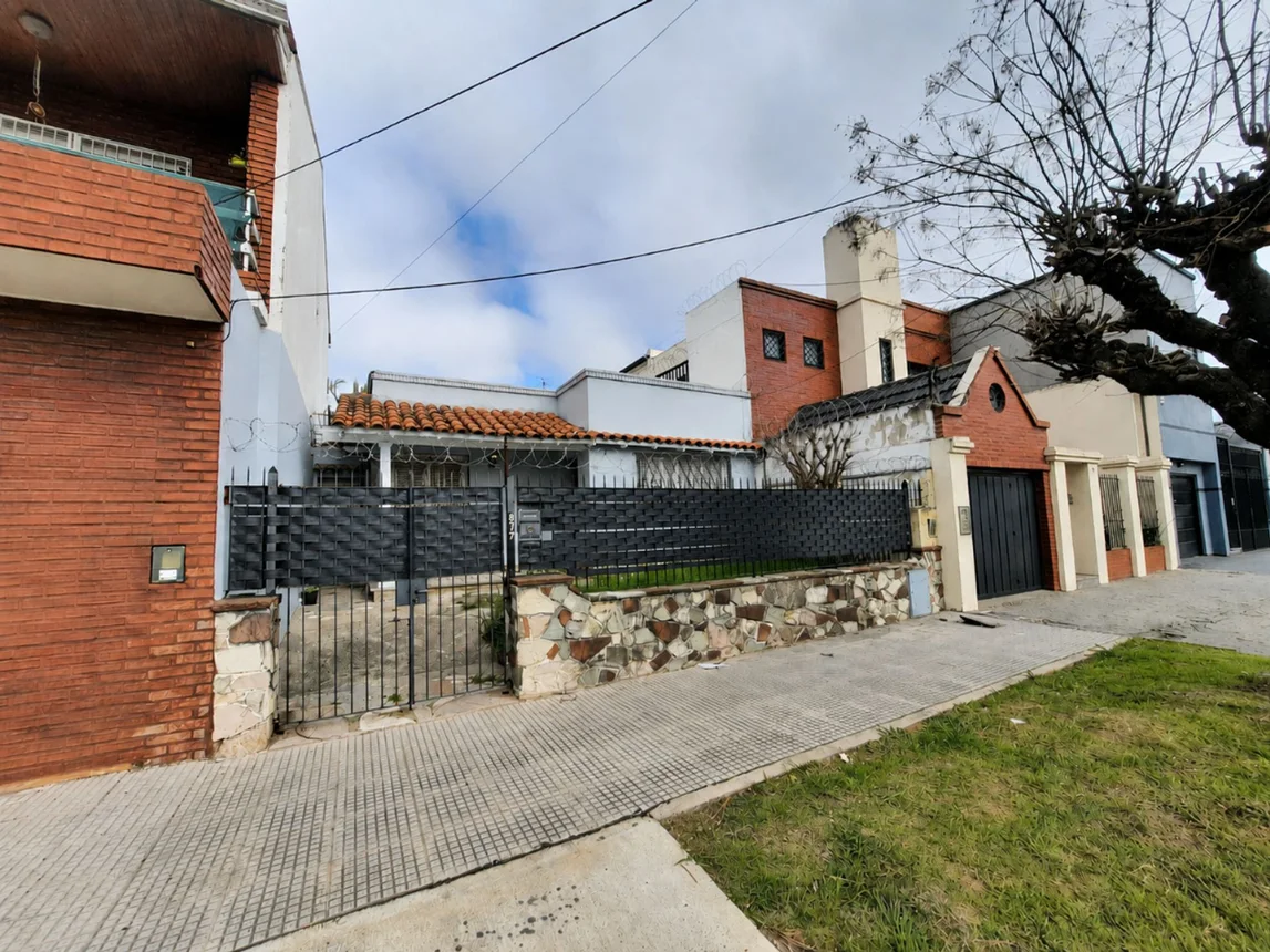 Casa de 3 ambientes en venta en Bernal Oeste, Zapiola 800, foto 2