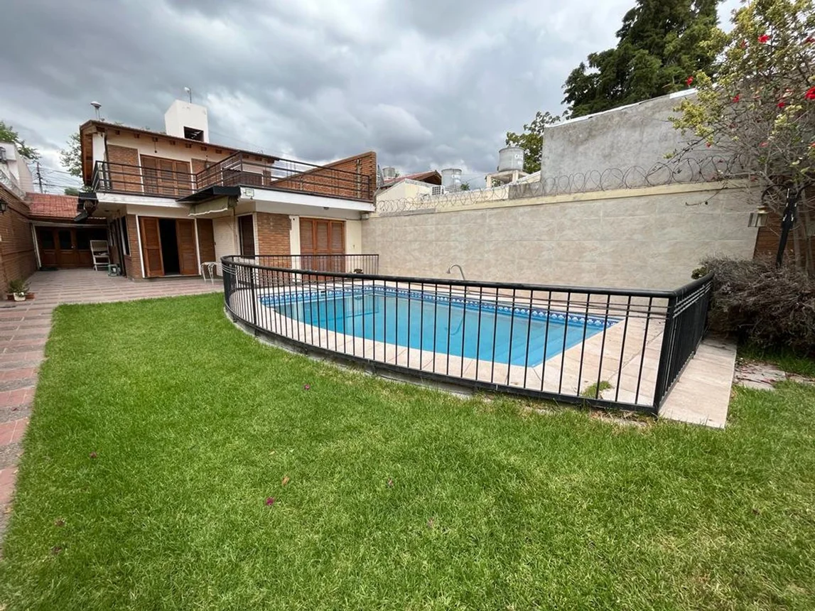 Casa en venta en Mendoza, foto 2
