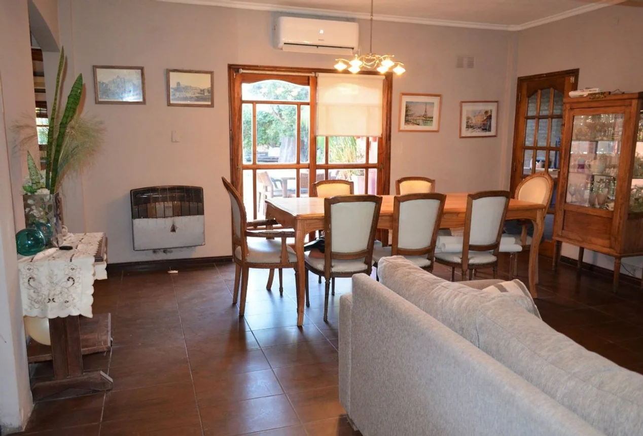 Casa de 5 ambientes en venta en Longchamps, José Gervasio Artigas 100, foto 2