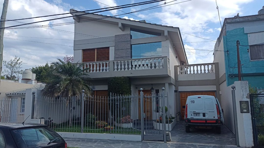 Venta casa 6 amb/pileta/dpto 2 amb VILLA DE MAYO