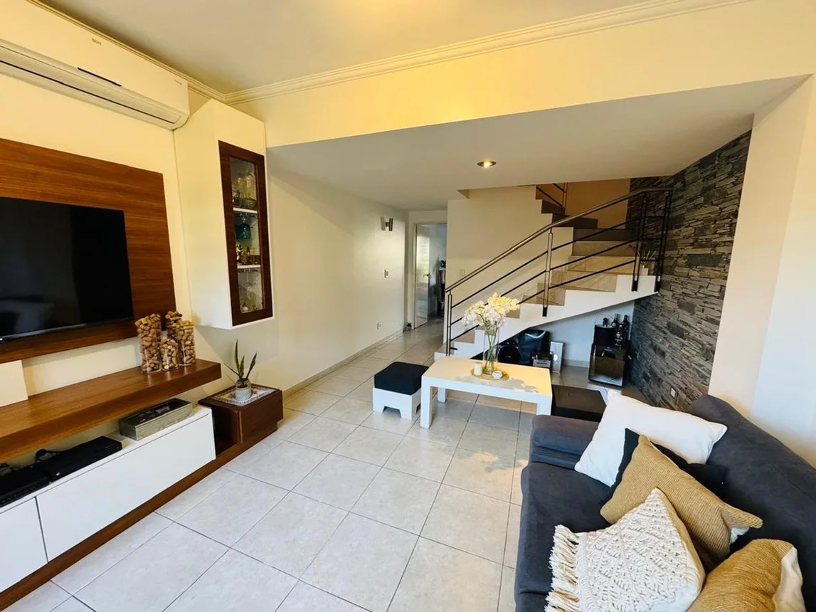 Casa dúplex de 4 ambientes en venta en Haedo, Nicolás Jorge 1100