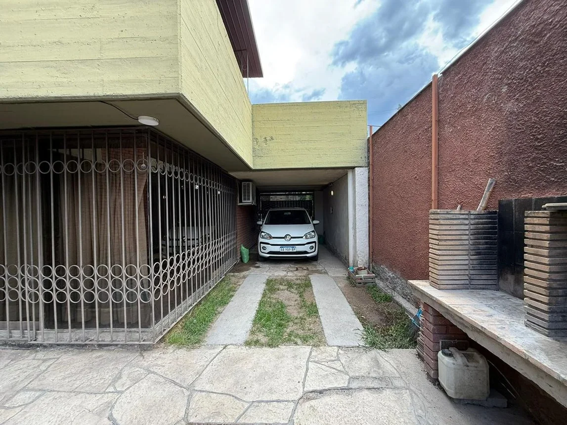 Casa de 5 ambientes en venta en Mendoza, Ingeniero Baglietto 3100, foto 3