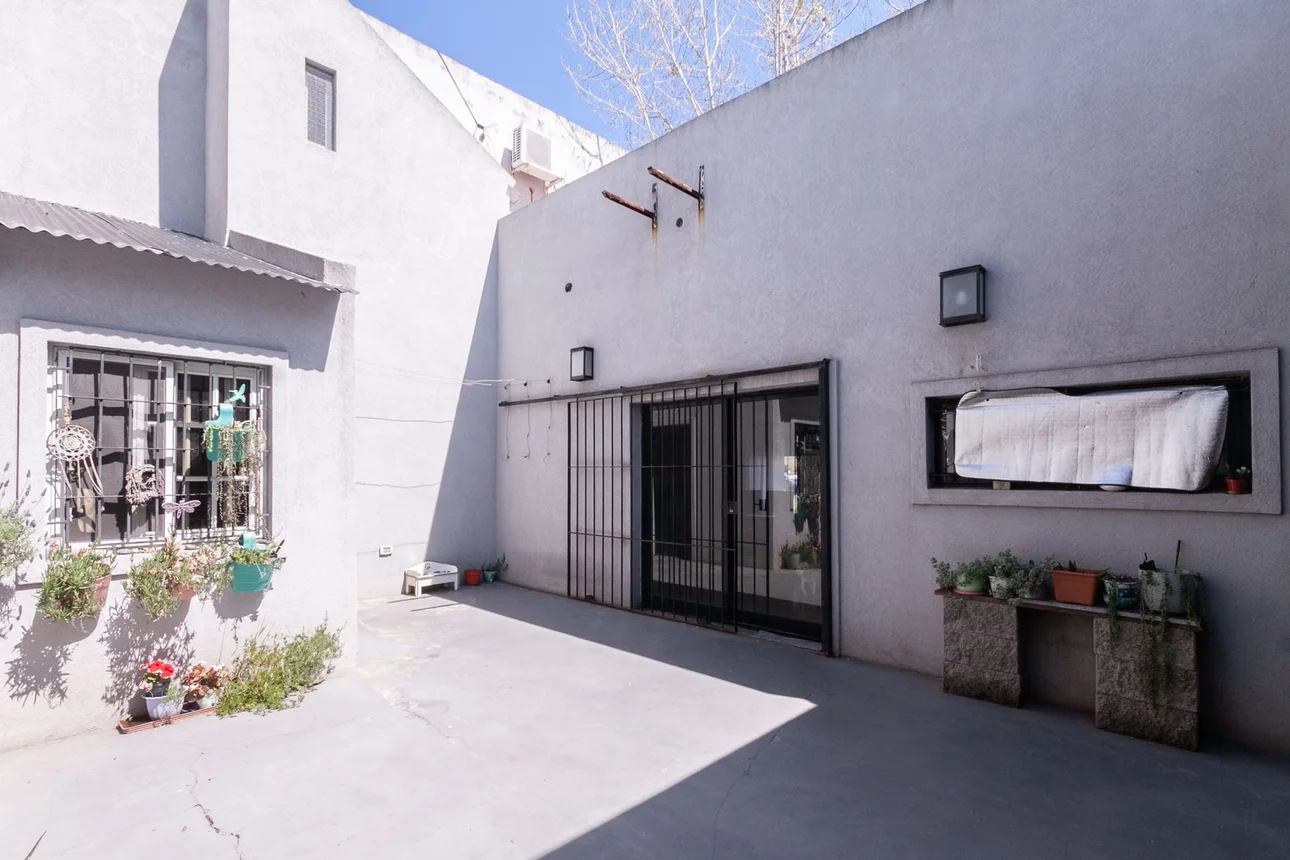 Casa de 3 ambientes en venta en Lanús Este, Pichincha 3000
