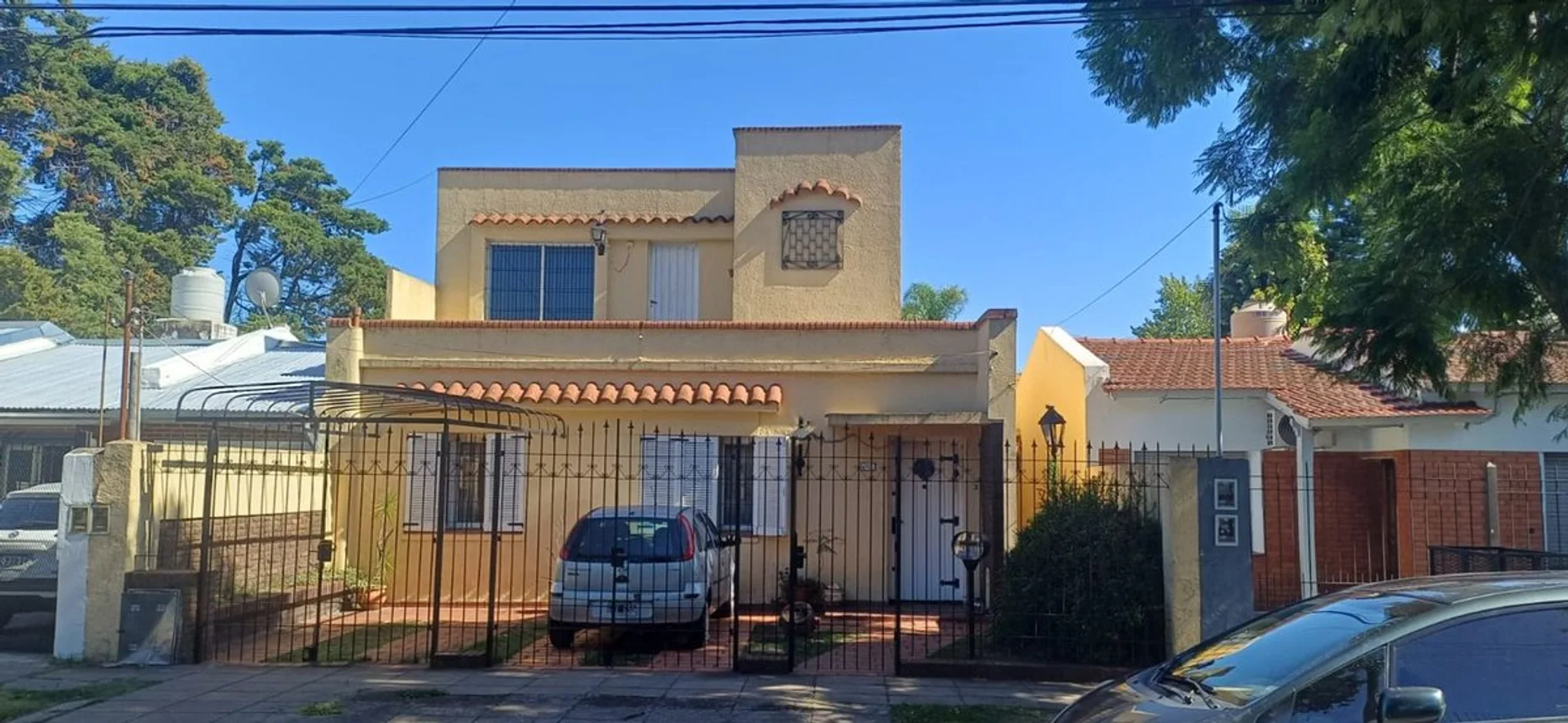 Casa de 4 ambientes en venta en Hurlingham, Gluck 2700