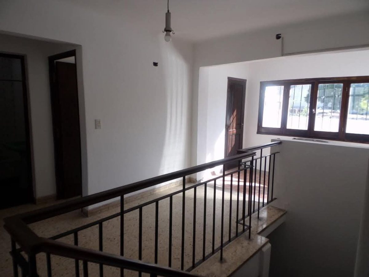 CASA CON 8 OFICINAS VENTA MACROCENTRO - foto 4