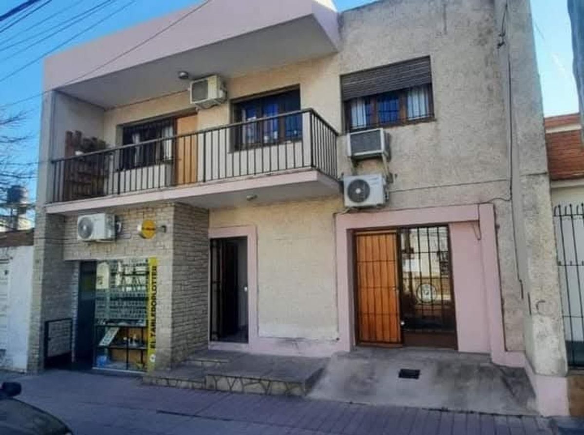CASA CON 8 OFICINAS VENTA MACROCENTRO - foto 11