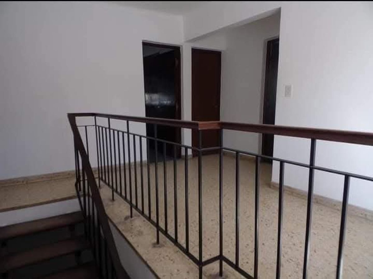 CASA CON 8 OFICINAS VENTA MACROCENTRO - foto 9