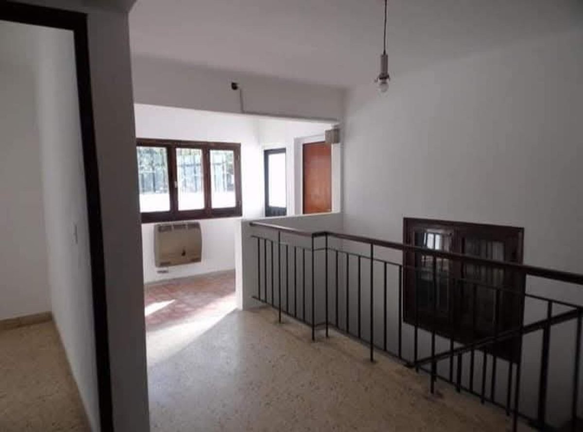 CASA CON 8 OFICINAS VENTA MACROCENTRO - foto 8