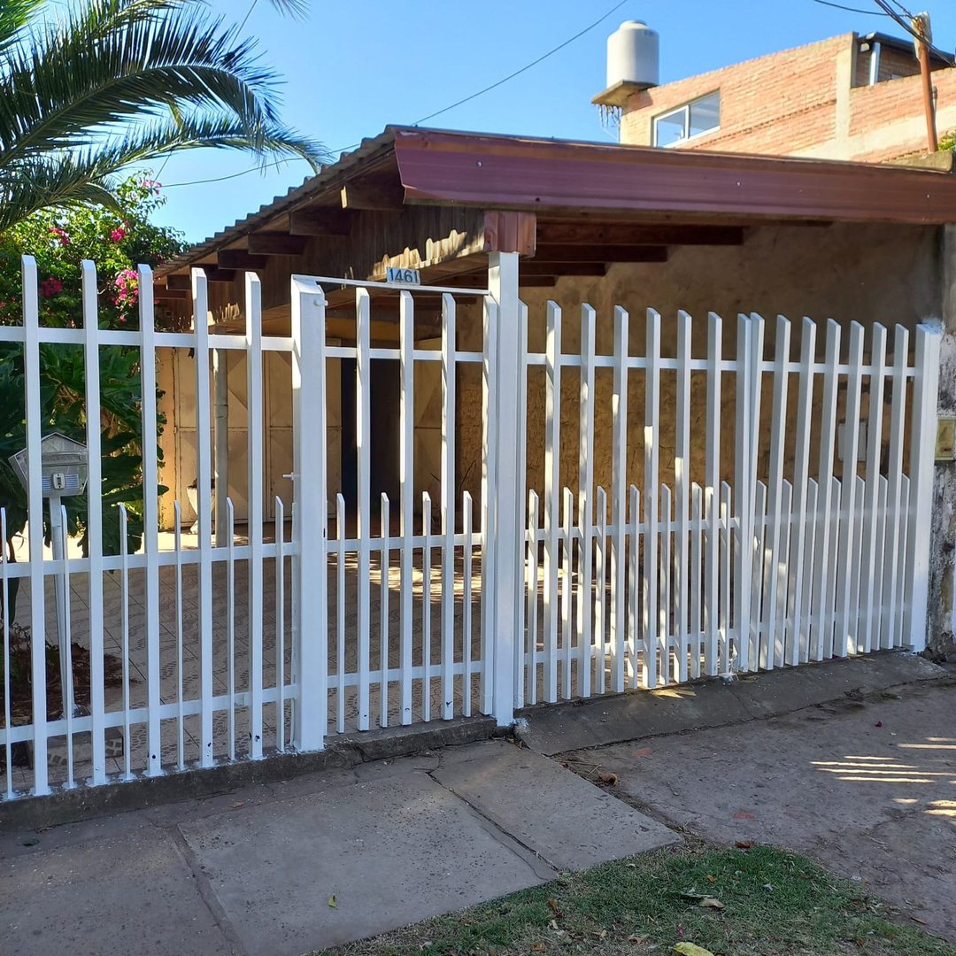 VENTA DE CASA FAMILIAR CON LOCAL EN VENTA