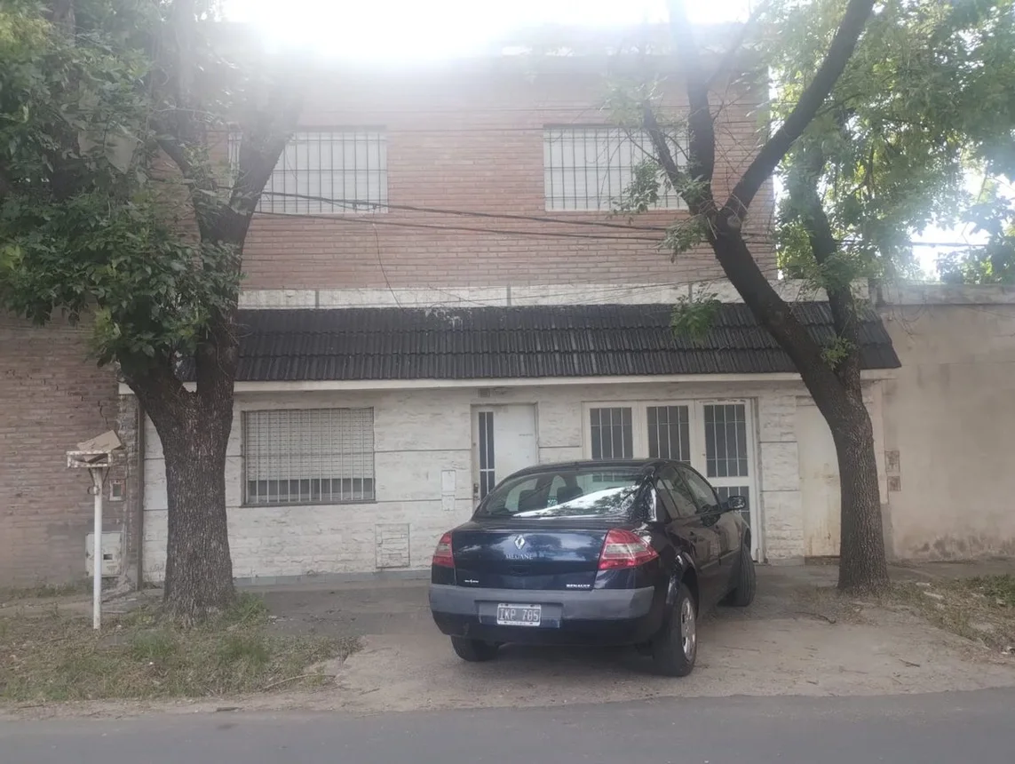 Venta casa 3 dormitorios, patio y cochera, foto 1