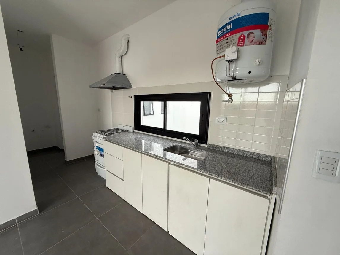 Departamento de 2 ambientes en venta en Castelar, Merlo 2500