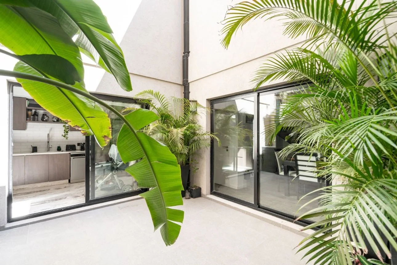 Casa de 4 ambientes en venta en Versalles, Camarones 5600