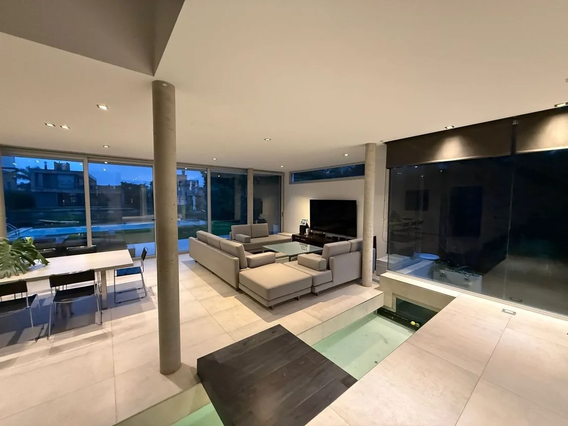 Casa en venta en Quilmes, foto 2